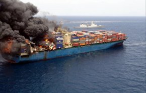 راشاتودی: آتش سوزی يک كشتی در سواحل دبی