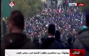 گزارش خبرنگار العالم از درگیری معترضان لبنانی و نیروهای امنیتی + ویدئو