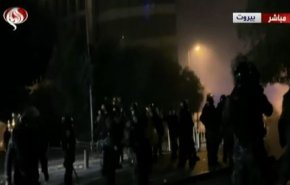 لحظه به لحظه با تحولات لبنان/ حمله تظاهرکنندگان در بیروت به نیروهای امنیتی/ مجروح شدن 160 نفر در پایتخت لبنان