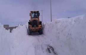 بارش شدید برف/ ۸۵ جاده روستایی در کرمانشاه بسته شد/ رانندگان زنجیر چرخ همراه داشته باشند