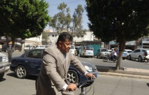 دوچرخه سواری الحوثی در خیابان های صنعاء + ویدئو