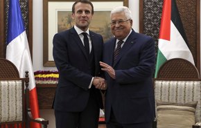 عباس يطالب ماكرون بالاعتراف بالدولة الفلسطينية