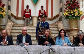 حكومة بوليفيا المؤقتة تعلق العلاقات الدبلوماسية مع كوبا