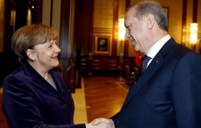 زمن التهديدات: لماذا جاءت ميركل إلى أردوغان