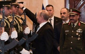 وقتی پوتین کلاه سرباز فلسطینی را بر سرش می‌گذارد+فیلم