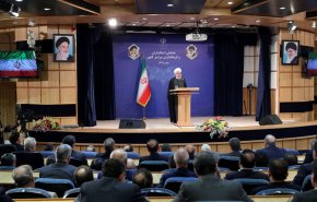 روحانی: قدرت مردم دائمی است/ با صندوق رای قهر نکنیم/ دشمنان فکر می کردند بیشتر از چند ماه نمی توانیم در برابر فشارهای اقتصادی دوام بیاوریم/ ترامپ تروریست می خواهد دور ایران دیوار بکشد 