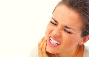 ما السبب في كون الأسنان حساسة للألم؟