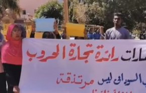 السودان يتحرى نقل سودانيين من الإمارات للعمل في ميناء نفطي ليبي