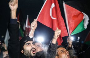 تظاهرات علیه طرح ترامپ/ مردم ترکیه: معامله قرن بزرگ‌ترین «دروغ قرن» است