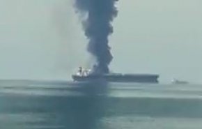 آتش گرفتن یک نفت‌کش در نزدیکی سواحل شارجه+فیلم