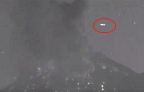 بالفيديو.. جسم غامض فوق بركان في المكسيك
