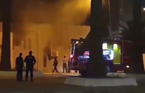 اليمن.. فرق الإطفاء تسيطر على حريق بمبنى القنصلية الروسية في عدن