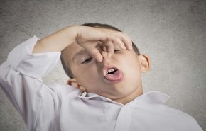 ما أسباب رائحة الفم الكريهة لدى الأطفال؟