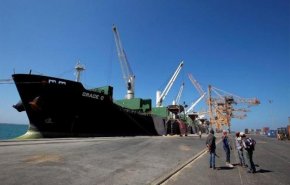 تحالف السعودية يواصل احتجاز سفن مشتقات نفطية وغذائية لليمن