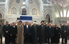 الرئيس روحاني يزور مرقد الامام الخميني (رض)