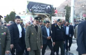 تصاویر ادای احترام وزیر دفاع به سردار سلیمانی