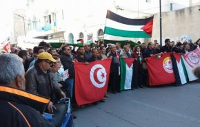 التونسيون يتظاهرون مجددا ضد صفقة ترامب