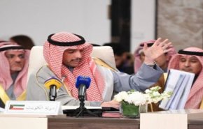 رئیس مجلس کویت نسخه ای از «معامله قرن» را به زباله دان انداخت + فیلم