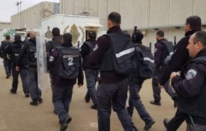 الكيان الصهيوني يعزل أسيرا في سجن نفحة بعد القاء خطبة الجمعة