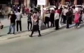 مردم وحشت‌زده از زلزله در خیابان‌های بندرعباس + فیلم
