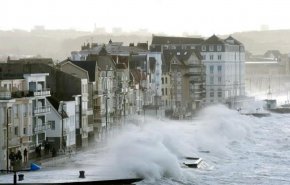 توفان دنیس فرانسه را در نوردید/ قطع برق ۴۵ هزار خانوار فرانسوی از عصر یکشنبه تا کنون