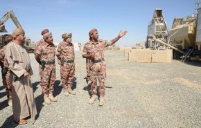 بالصور...وزير دفاع عمان يزور عددا من وحدات وتشكيلات الجيش

