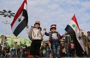  أهالي حلب يعودون ليمحوا اثار الارهاب 