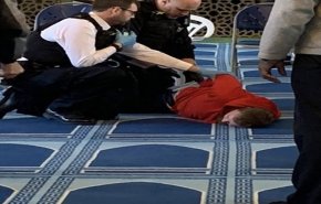 یک «فرد نژادپرست» با چاقو به حاضران در مسجدی در لندن حمله کرد