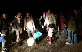 مهاجرون يتدفقون برا وبحرا باتجاه أوروبا