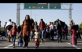 فیلم| سرازیر شدن پناهجویان از ترکیه به سمت مرزهای کشورهای اروپایی بعد از بمباران ارتش ترکیه در سوریه