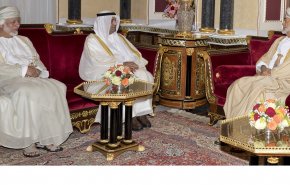 سلطان عمان يستقبل أمين عام مجلس التعاون 
