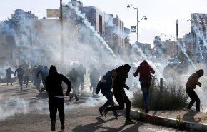 اشتباكات بين الفلسطينيين والمستوطنين بالضفة الغربية