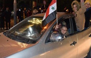 مردم دمشق پیروزی ارتش سوریه در آزادسازی سراقب را جشن گرفتند