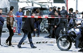 شاهد.. التفجير الانتحاري قرب السفارة الأمريكية بتونس
