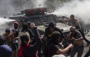 مواجهات بين الشرطة وطلاب في العاصمة التشيلية 