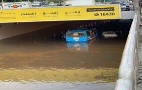 أمطار غزيرة تصل حد السيول تغلق عددا من الطرق في مصر