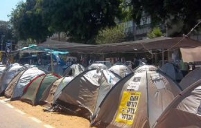 آوارگی صدها بی‌خانمان در خیابان‌های تل‌آویو