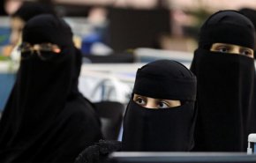 كاتب سعودي يهاجم النقاب بشدة