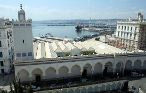 الجزائر تعلن اغلاق مساجدها في جميع أنحاء البلاد