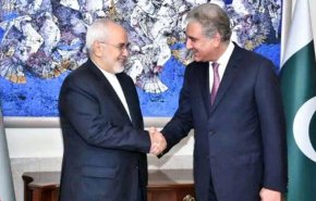 رایزنی قریشی با ظریف در باره موضع اسلام‌آباد علیه تحریم‌های ایران