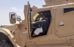 ورود 'محمدعلی الحوثی' به صنعا با خودروی نظامی سعودی + ویدئو