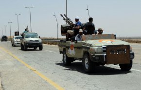 کامیون‌های حامل سلاح برای نیروهای حفتر در لیبی هدف قرار داده شدند
