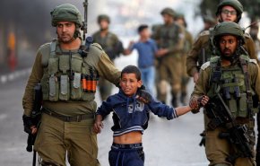 الاحتلال يواصل اعتقال 200 طفل عشية يومهم الفلسطيني