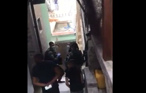 بالفيديو.. شرطة الإحتلال تعتقل محافظ القدس بسبب كورونا! 