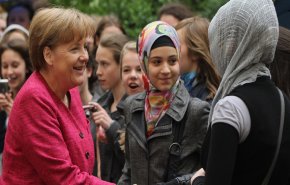 شاهد فرحة المسلمين بعد سماع صوت الأذان لأول مرة في برلين
