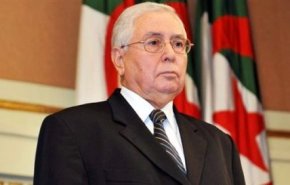 الرئيس الجزائري السابق يتبرع براتبه لجهود مكافحة 