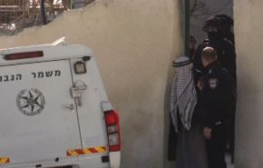 شاهد.. سلطات الاحتلال تسجن من يعقم القدس المحتلة