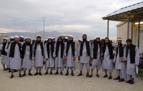 طالبان تفرج عن 20 أسيرا من الحكومة الأفغانية