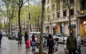 إسبانيا تخفف إجراءات الإغلاق مع تراجع وتيرة انتشار كورونا