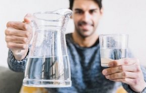 نوشیدن آب باعث کاهش ابتلا به کرونا می‌شود؟
